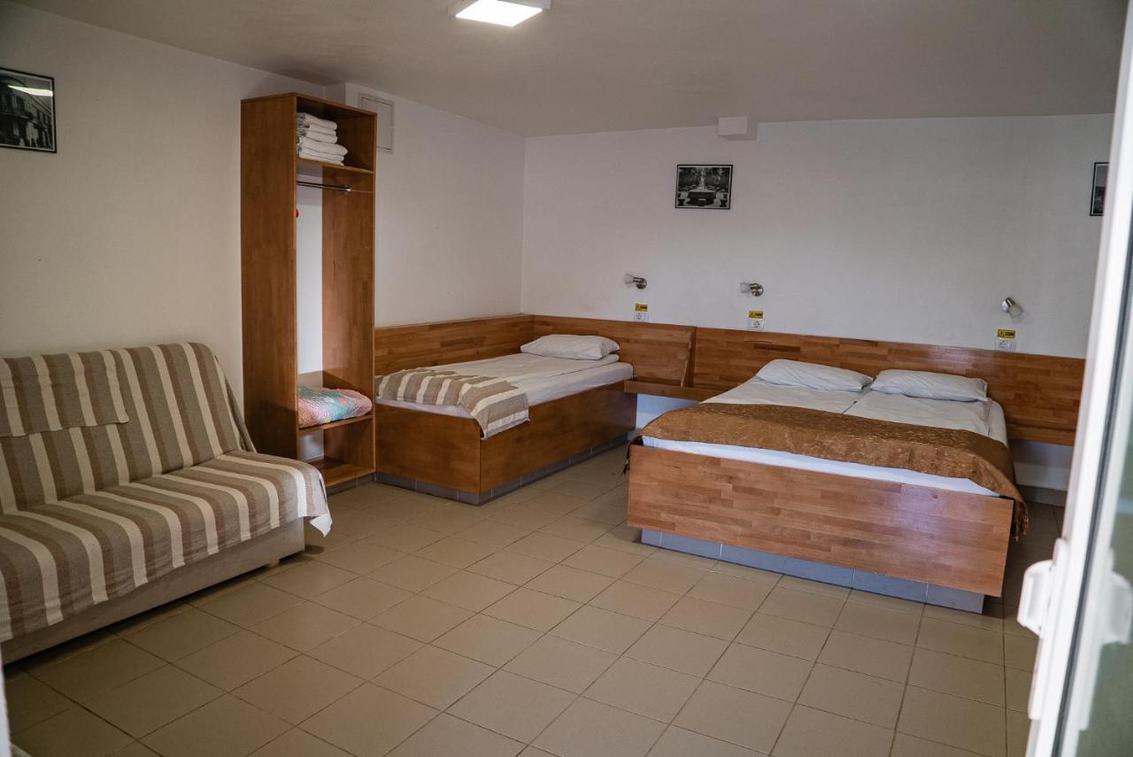 Готель Casa Gorjeneasca Тиргу-Жіу Екстер'єр фото