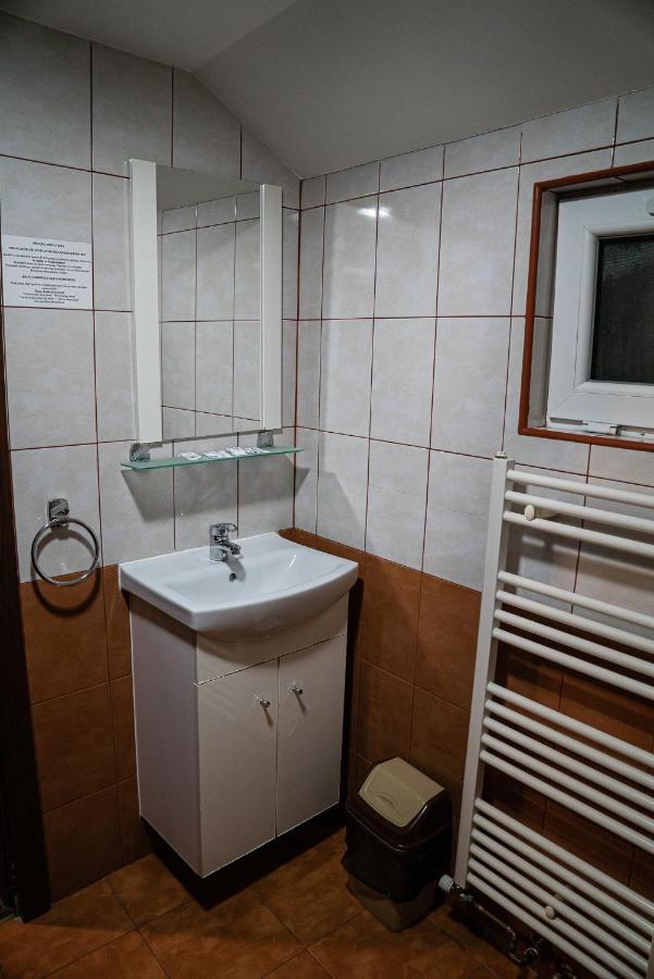 Готель Casa Gorjeneasca Тиргу-Жіу Екстер'єр фото